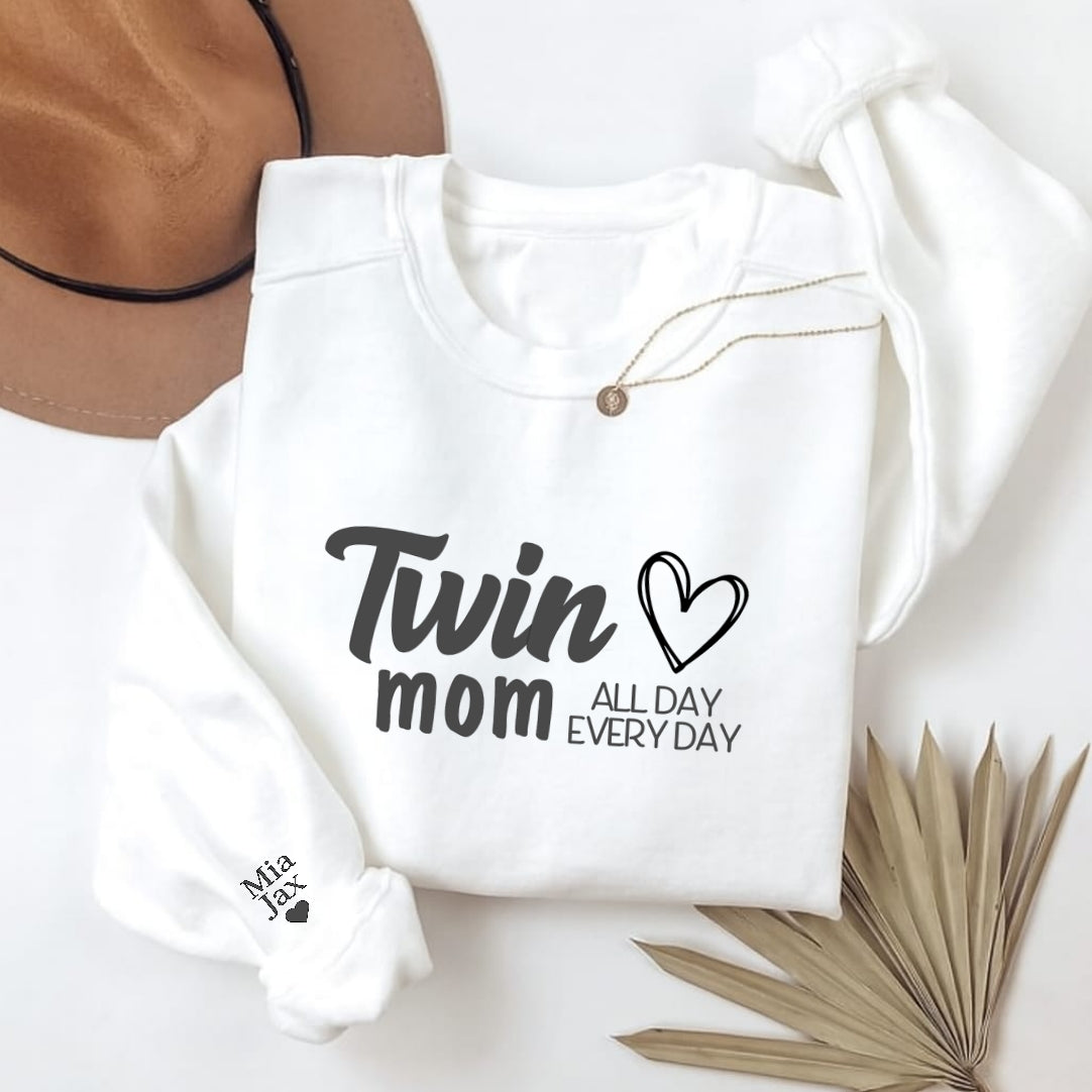 Gepersonaliseerde mama trui | Twin mom all day every day
