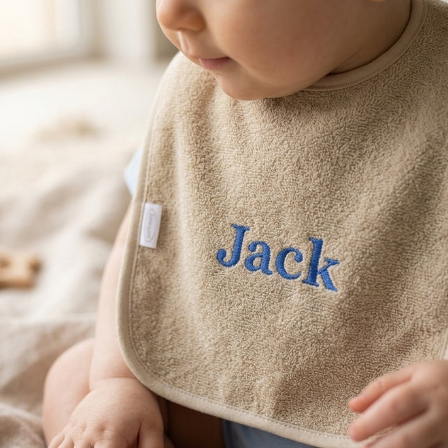 Gepersonaliseerde slabber met naam – Baby slab met klittenbandsluiting