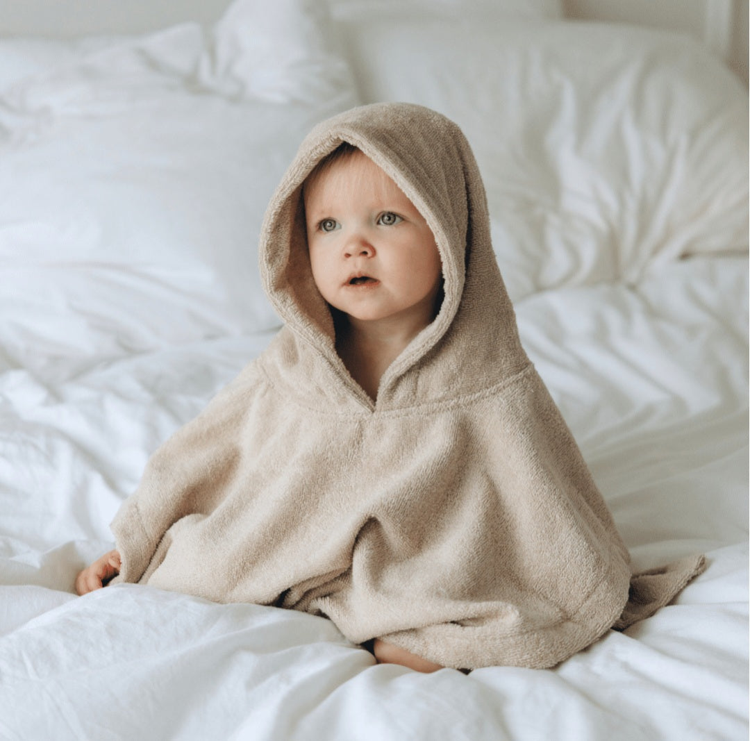 Gepersonaliseerde badstof poncho met naam – 100% Katoen kinderponcho (55x55 cm)