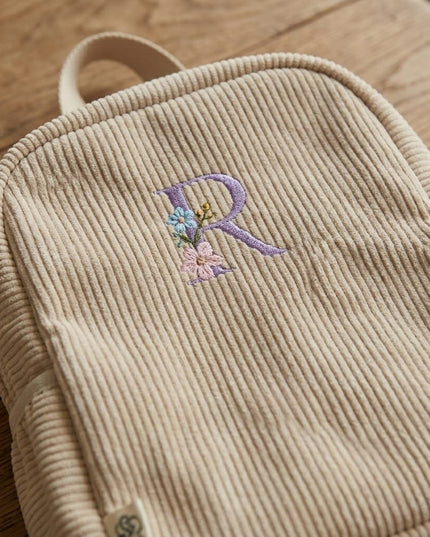 Gepersonaliseerde rib rugzak beige met bloemenletter – Corduroy kinderrugzak