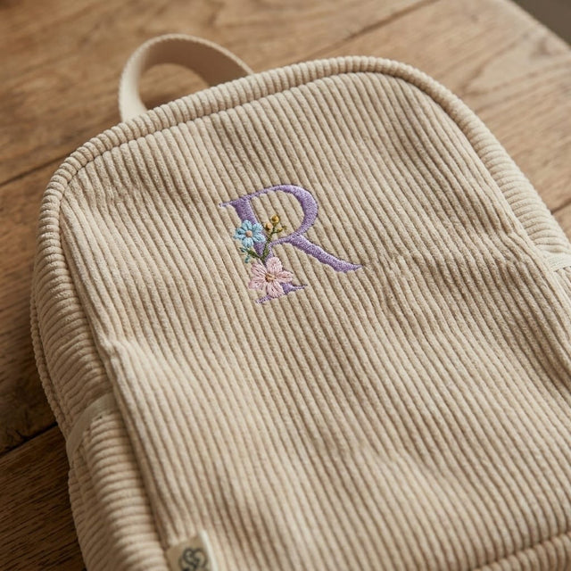 Gepersonaliseerde rib rugzak beige met bloemenletter – Corduroy kinderrugzak