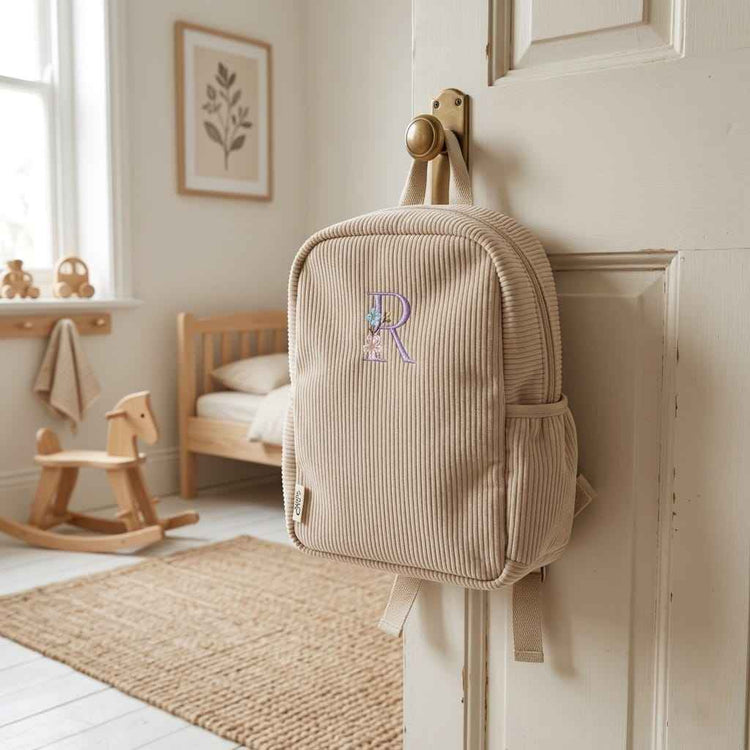 Gepersonaliseerde rib rugzak beige met bloemenletter – Corduroy kinderrugzak