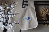 Gepersonaliseerde slabber met naam – Baby slab met klittenbandsluiting